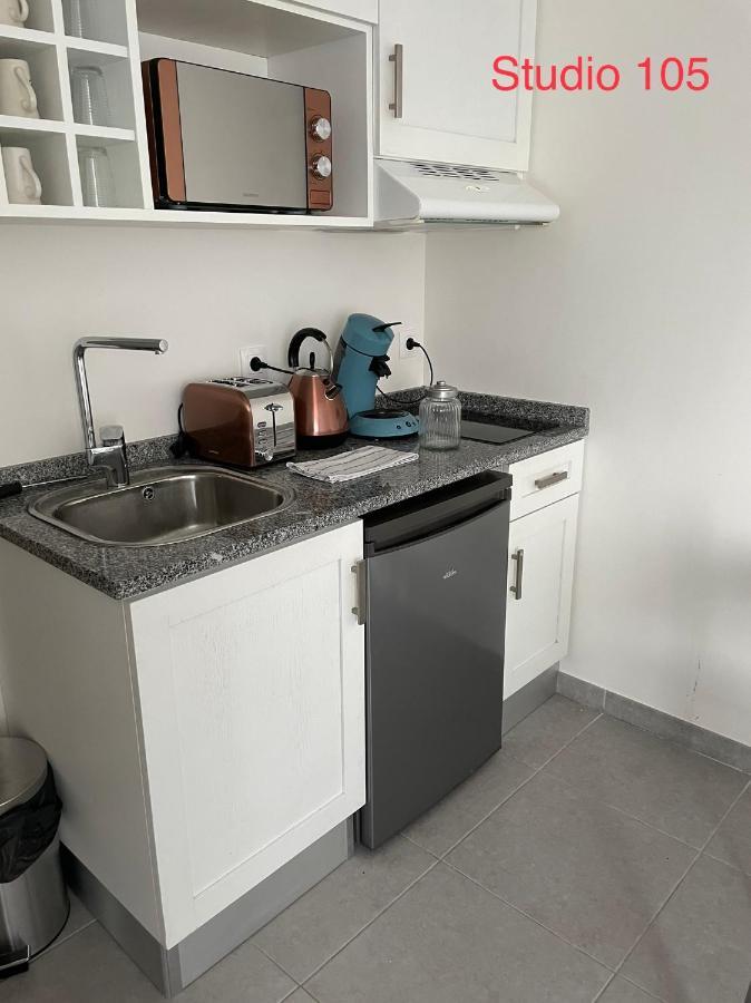 Studio A 300 M De La Gare De Mantes-La-Jolie Buitenkant foto
