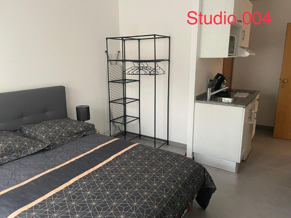 Studio A 300 M De La Gare De Mantes-La-Jolie Buitenkant foto