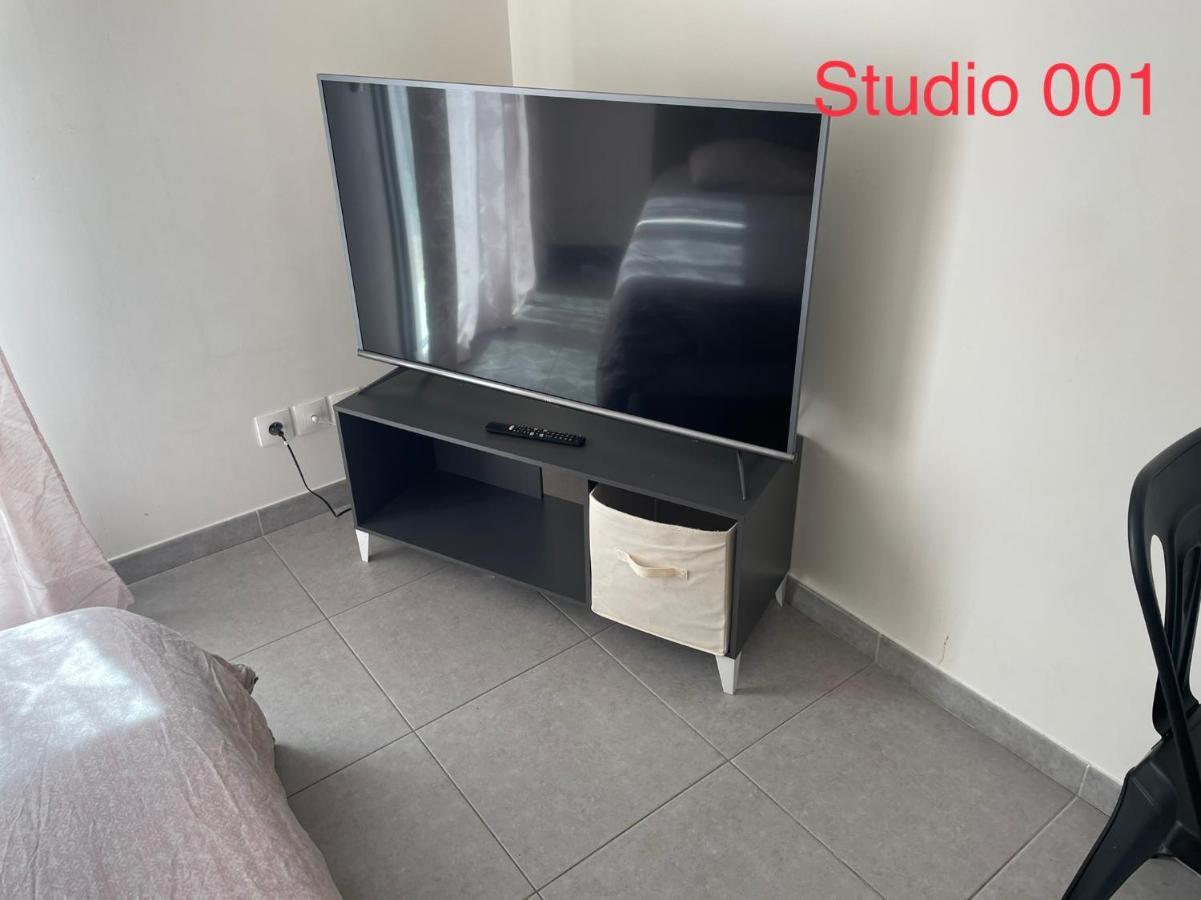 Studio A 300 M De La Gare De Mantes-La-Jolie Buitenkant foto